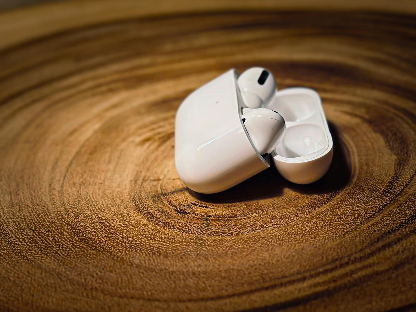 Viaonza AirPods Pro – True Wireless Bluetooth Earbuds with Sensor & Wireless Charging Case (White)