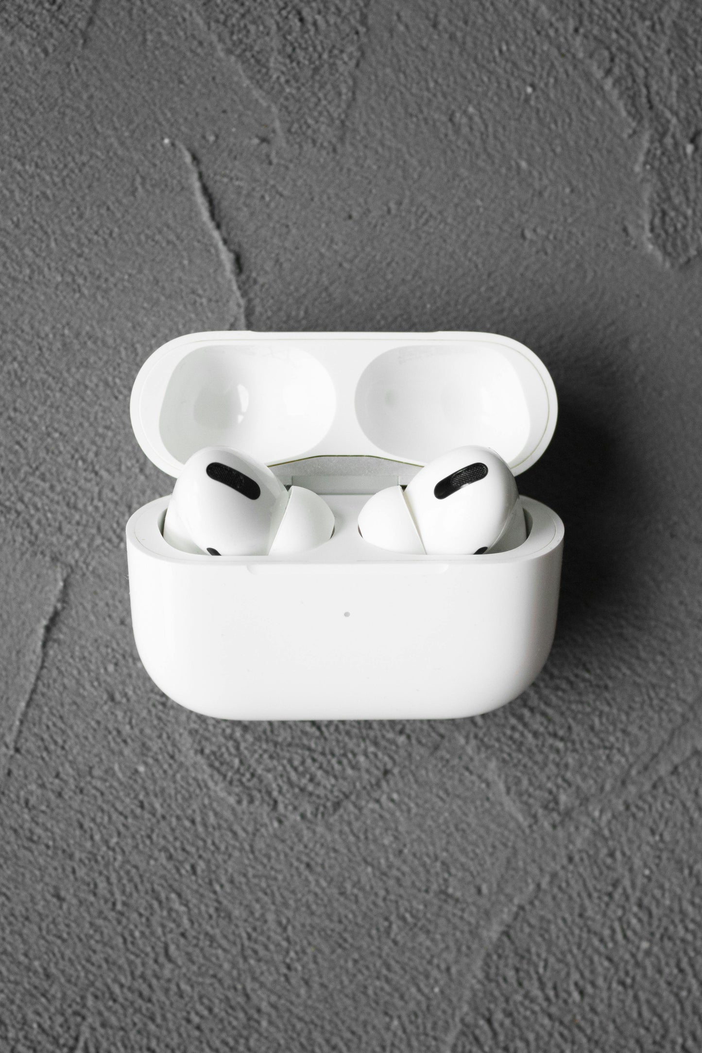 Viaonza AirPods Pro – True Wireless Bluetooth Earbuds with Sensor & Wireless Charging Case (White)